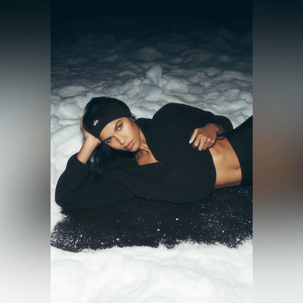 ALO YOGA | ✨NEW✨ Polar Fleece Retreat Cover Up in Black
